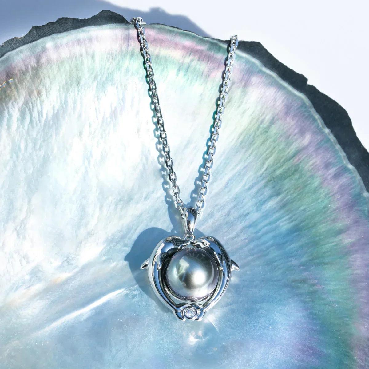 Pendentif Argent Perle de Tahiti – Dauphins Lui Apporte Une I – Nacréa Tahiti