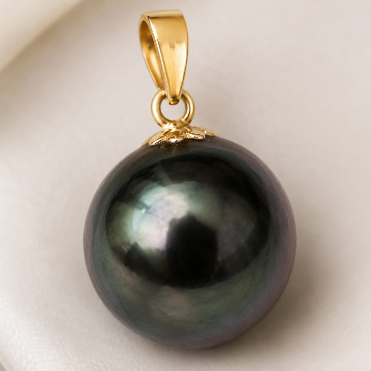 Pendentif Perle de Tahiti Noire AA+ – Or 18K