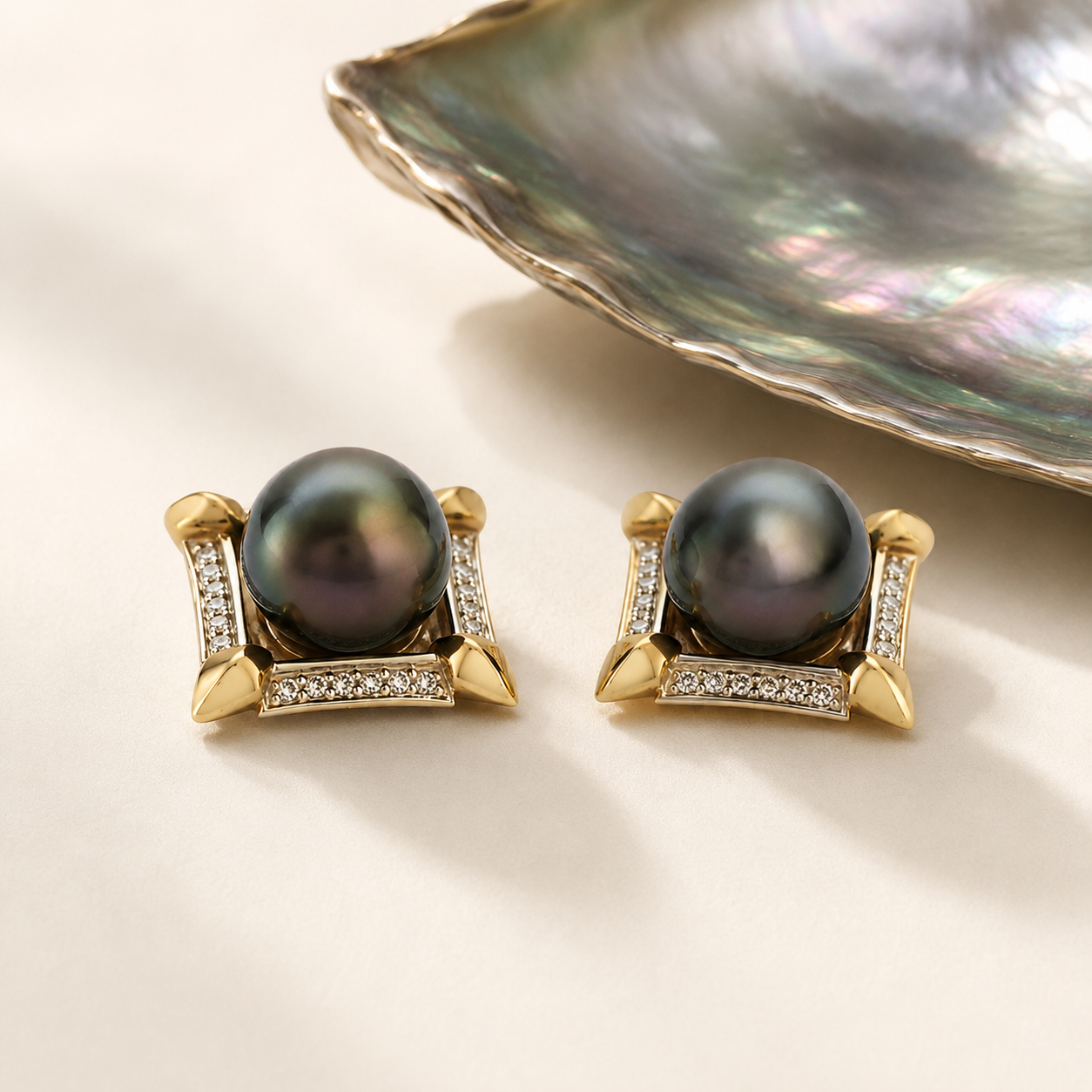 Puces d'Oreilles Perle de Tahiti Noire Rétro