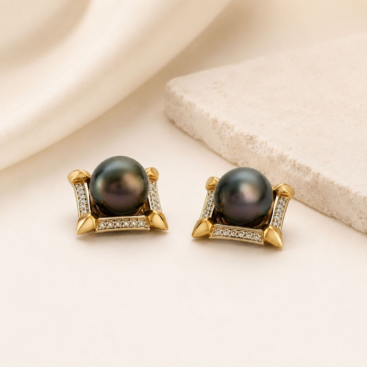 Puces d'Oreilles Perle de Tahiti Noire Rétro