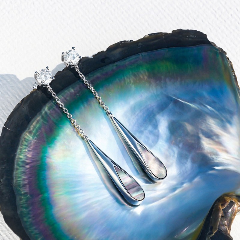 Boucles d'oreilles Perle de Tahiti – Goutte Lisse sur Chaînette – Nacréa Tahiti