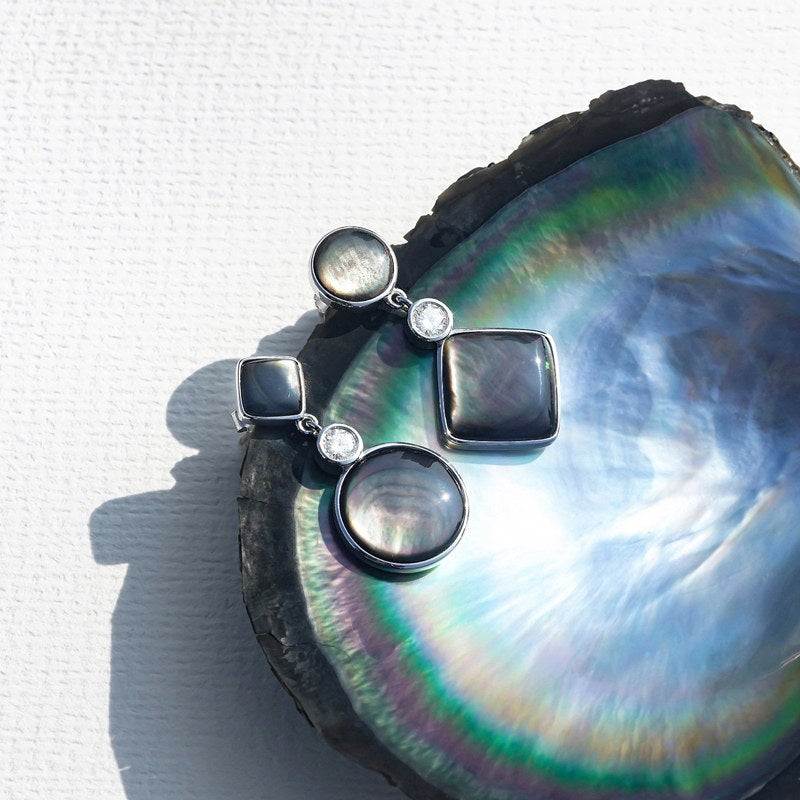 Boucles d'oreilles Perle de Nacre – Asymétrique Rond et Carré – Nacréa Tahiti