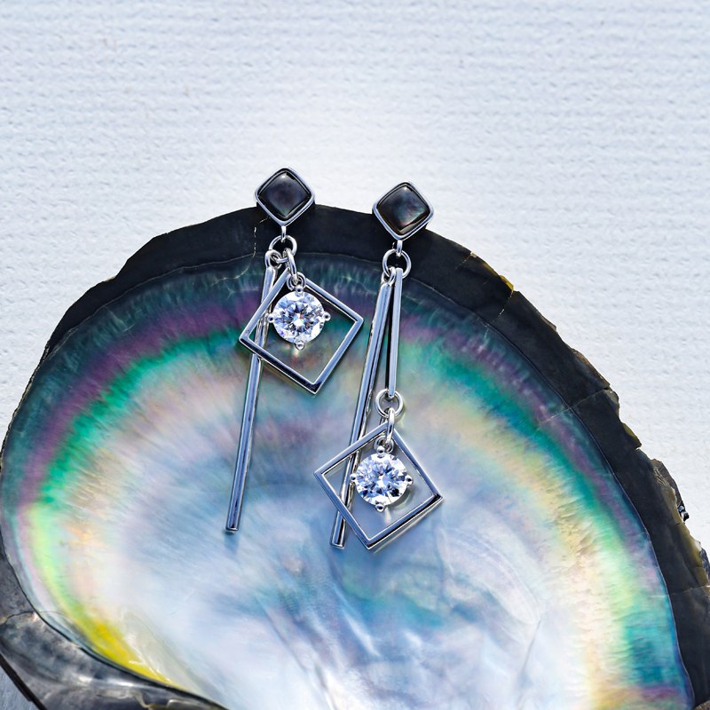Boucles d'oreilles Perle de Tahiti – Carrés Géométriques Ajourés – Nacréa Tahiti